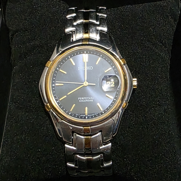 Vintage Elegant Seiko Perpetual Calendar Watch